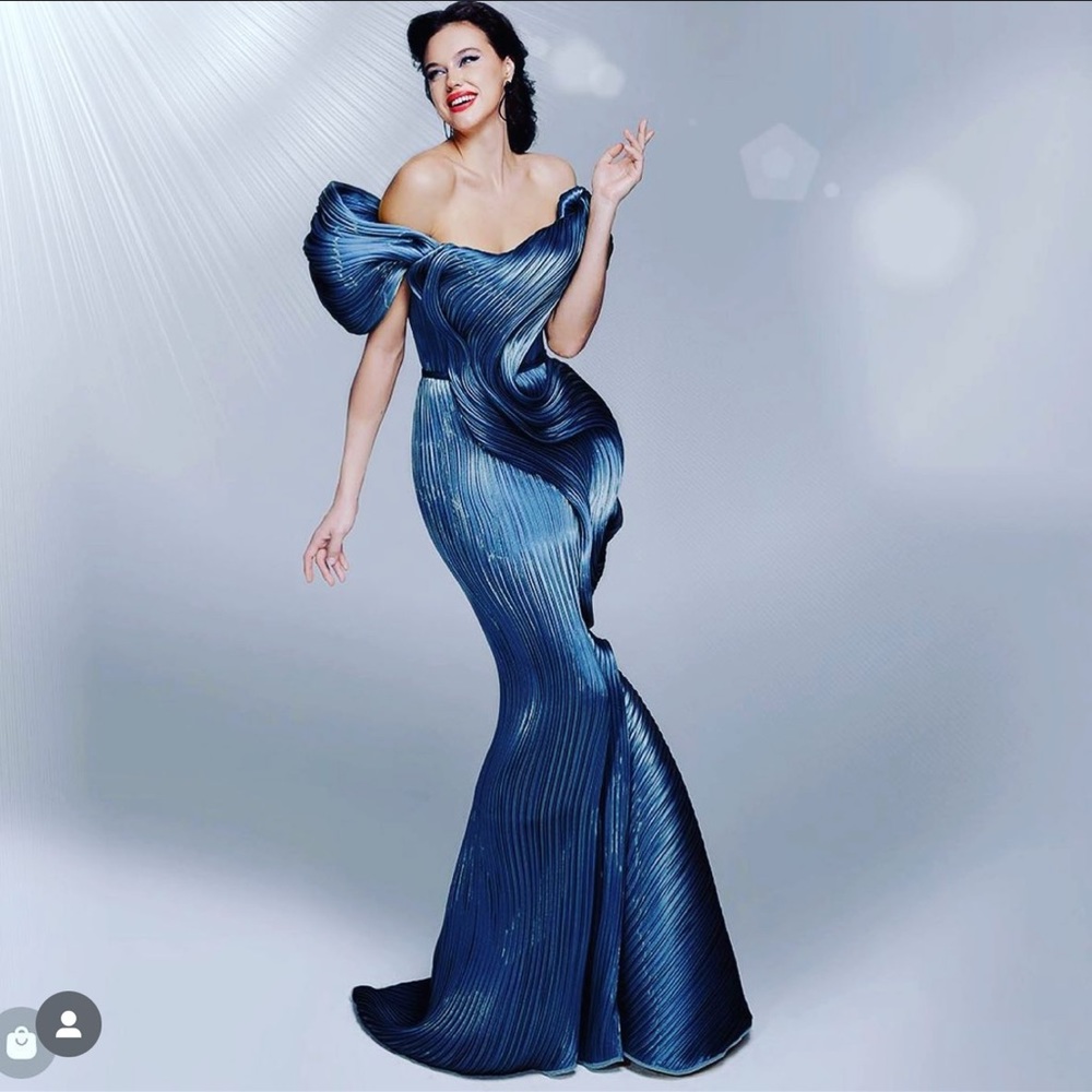 Elegant Blue Evening Gown